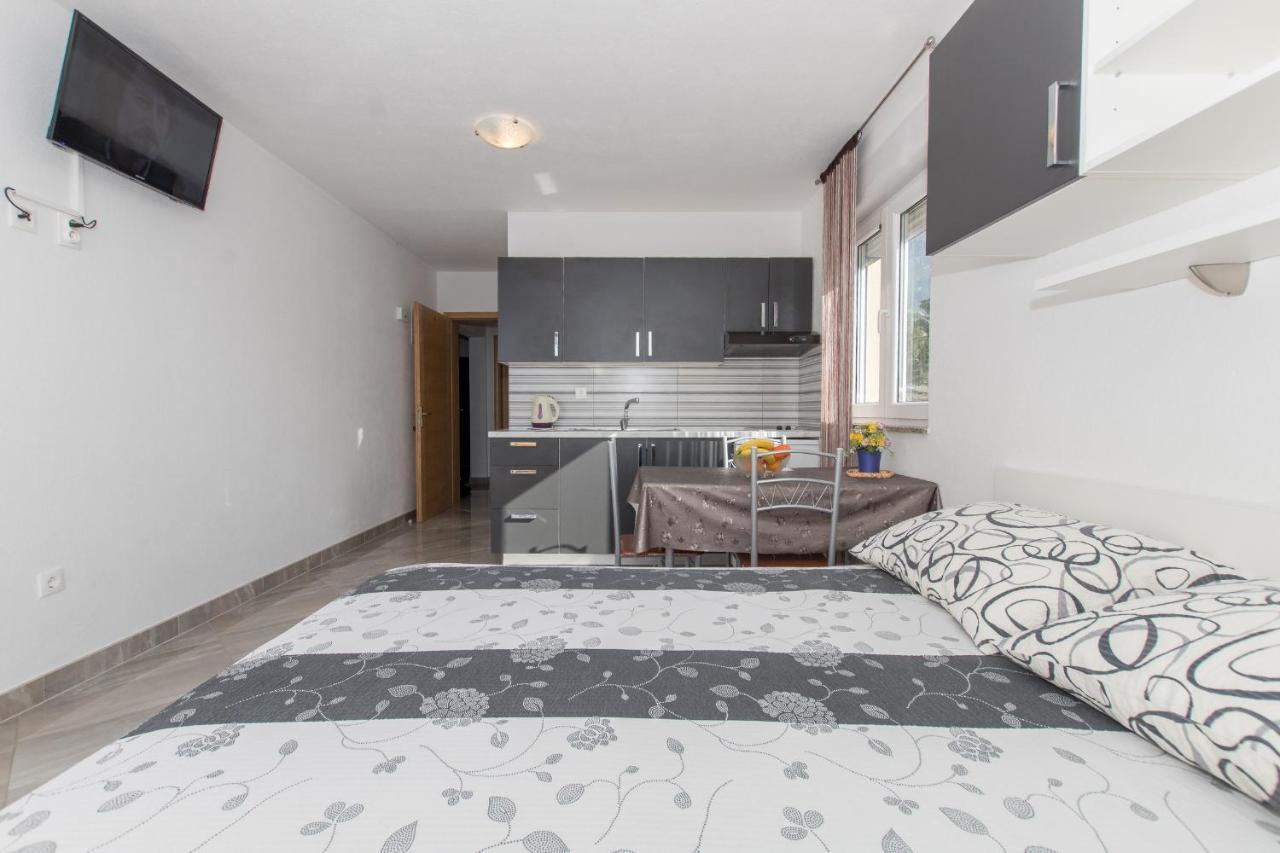 Studio Apartments Zloic In Krvavica Exteriör bild