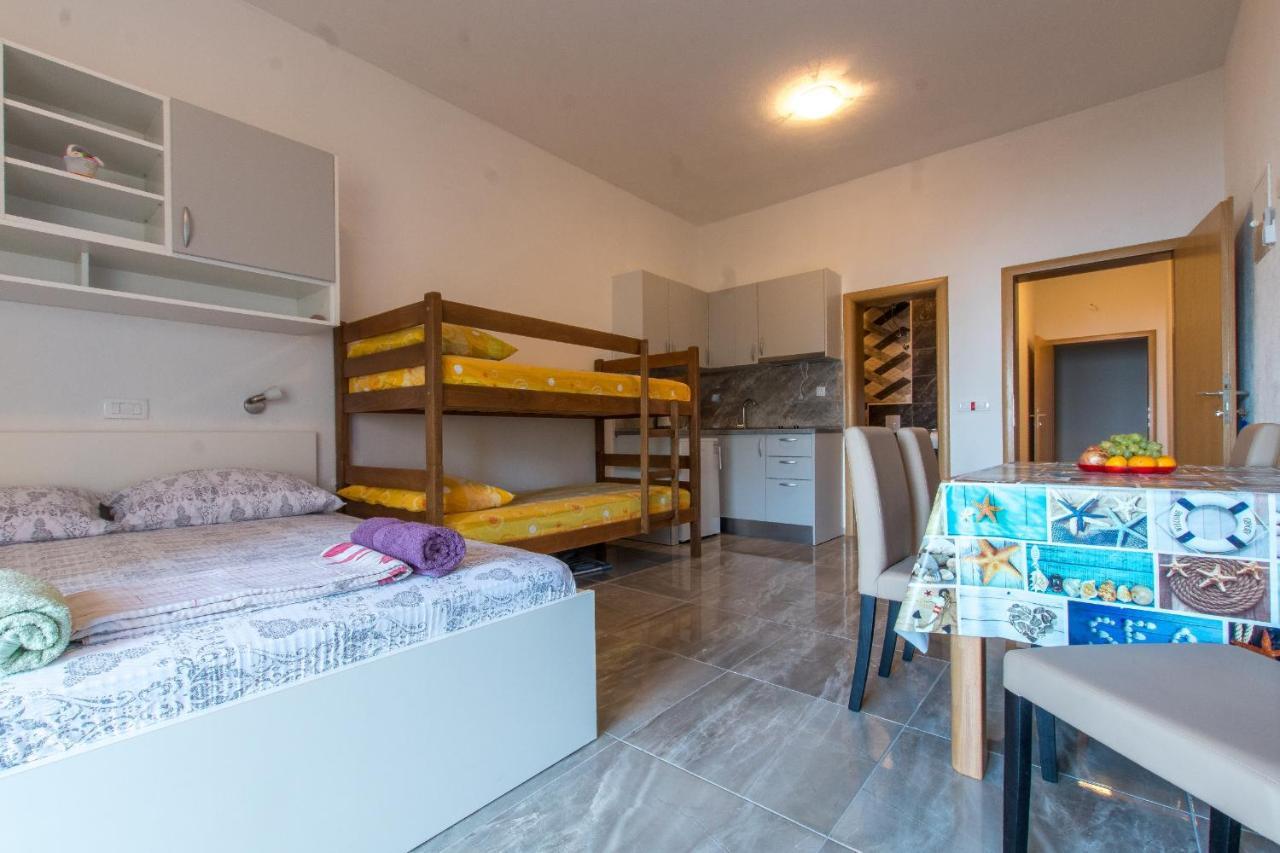 Studio Apartments Zloic In Krvavica Exteriör bild