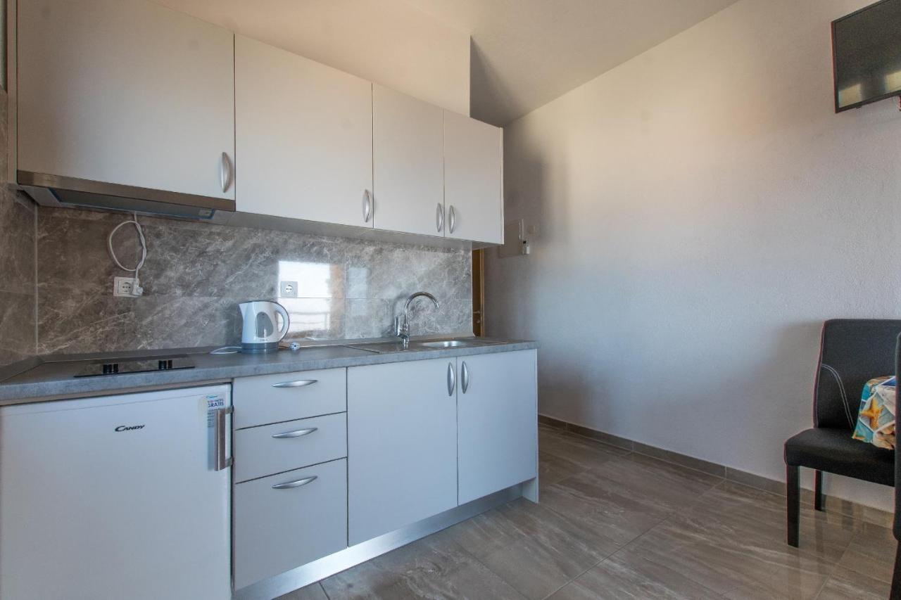 Studio Apartments Zloic In Krvavica Exteriör bild