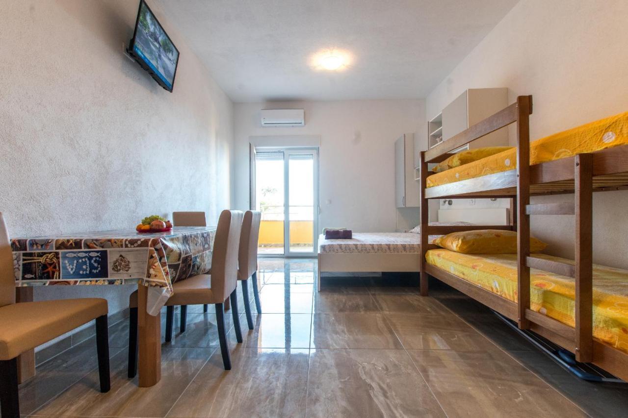 Studio Apartments Zloic In Krvavica Exteriör bild